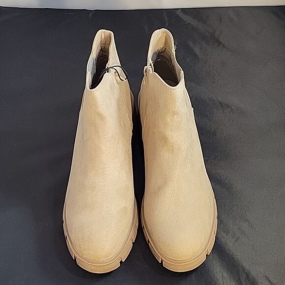 BRAND NEW MADDEN NYC WOMEN'S CHELSEA CHUNKY HEEL SUEDE BOOTIE - Picture 3 of 14